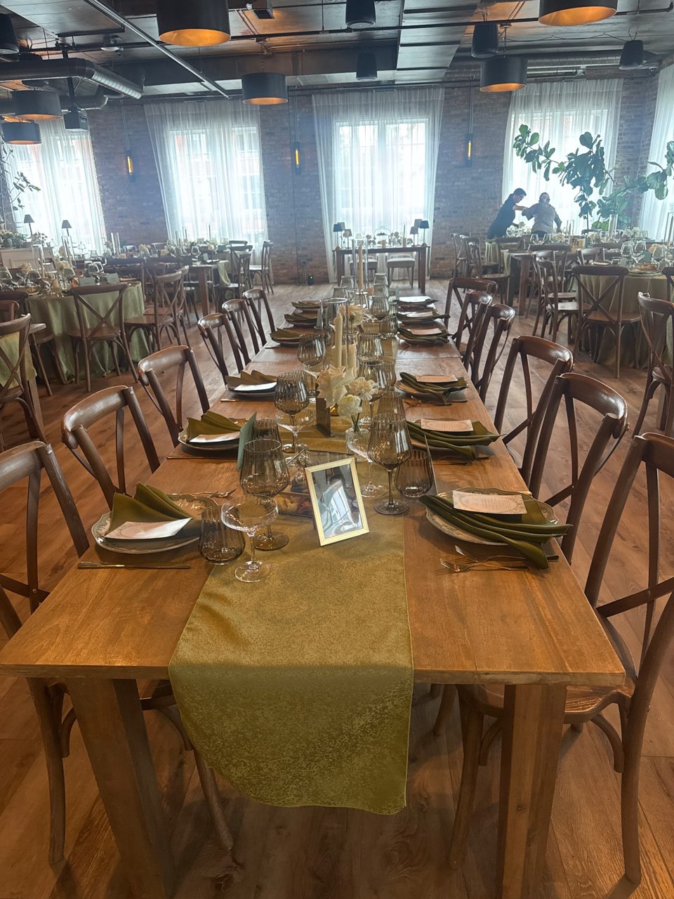 Centerpieces: Bud vases and candles by Southside Blooms